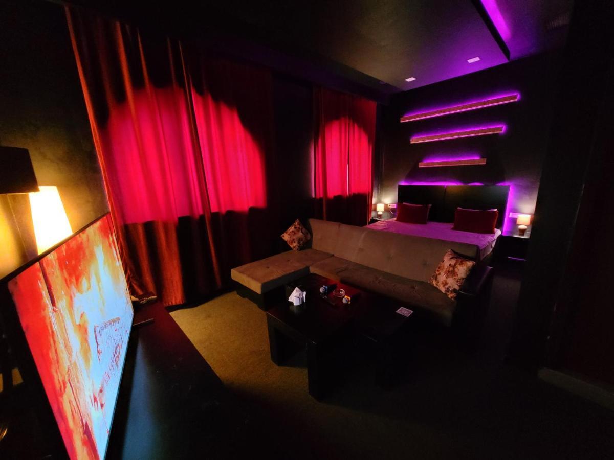 Cinema Plaza Hotel Bakoe Buitenkant foto