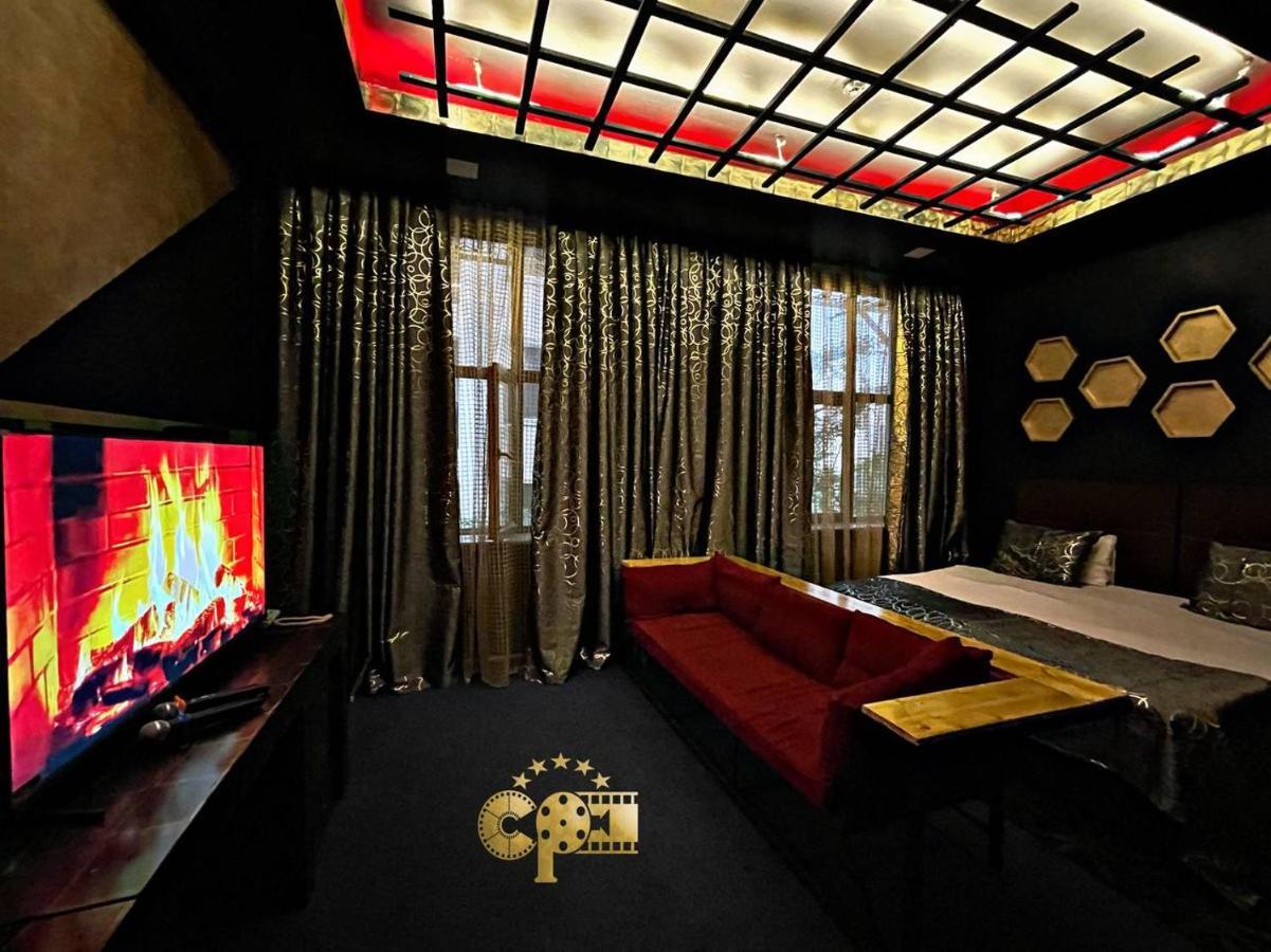 Cinema Plaza Hotel Bakoe Buitenkant foto