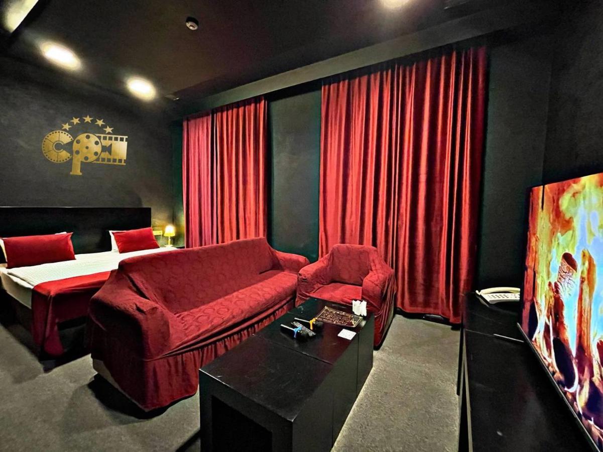 Cinema Plaza Hotel Bakoe Buitenkant foto