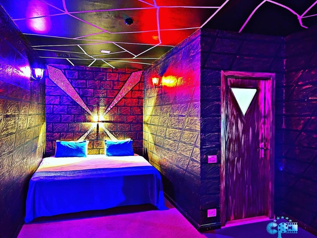 Cinema Plaza Hotel Bakoe Buitenkant foto