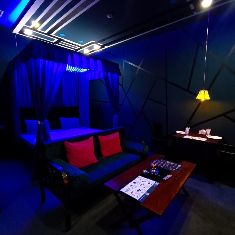 Cinema Plaza Hotel Bakoe Buitenkant foto