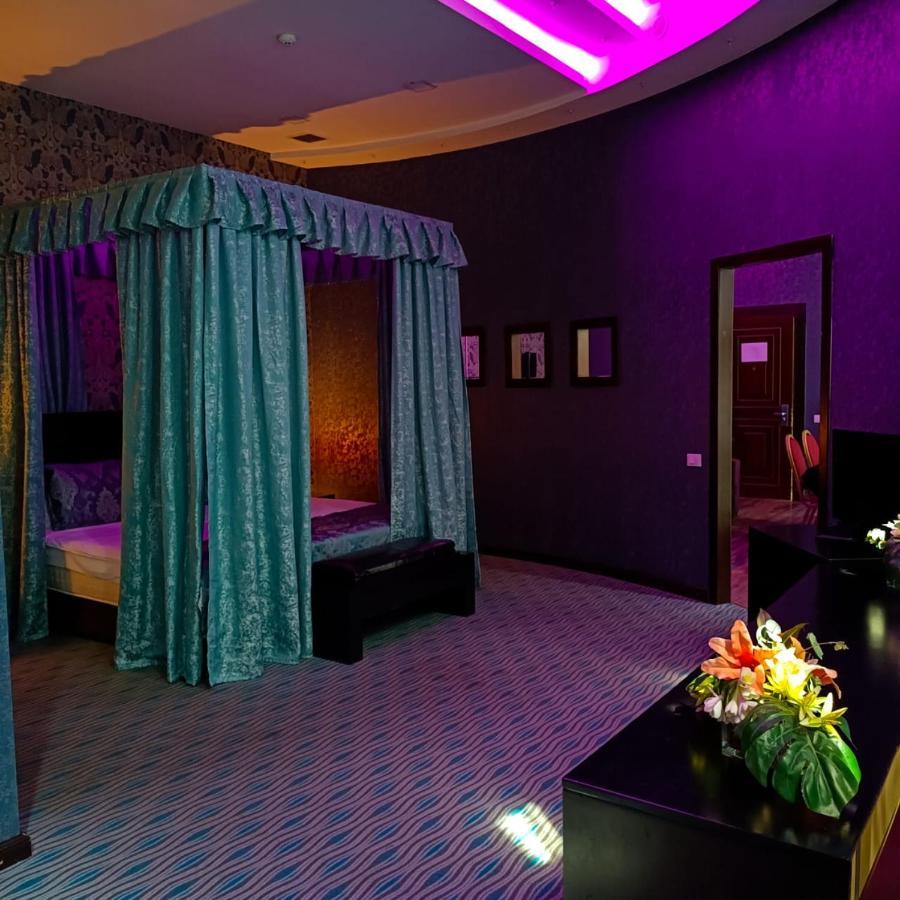 Cinema Plaza Hotel Bakoe Buitenkant foto