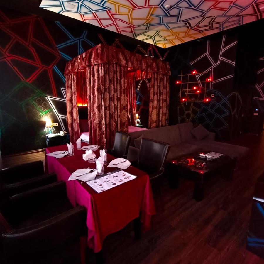 Cinema Plaza Hotel Bakoe Buitenkant foto