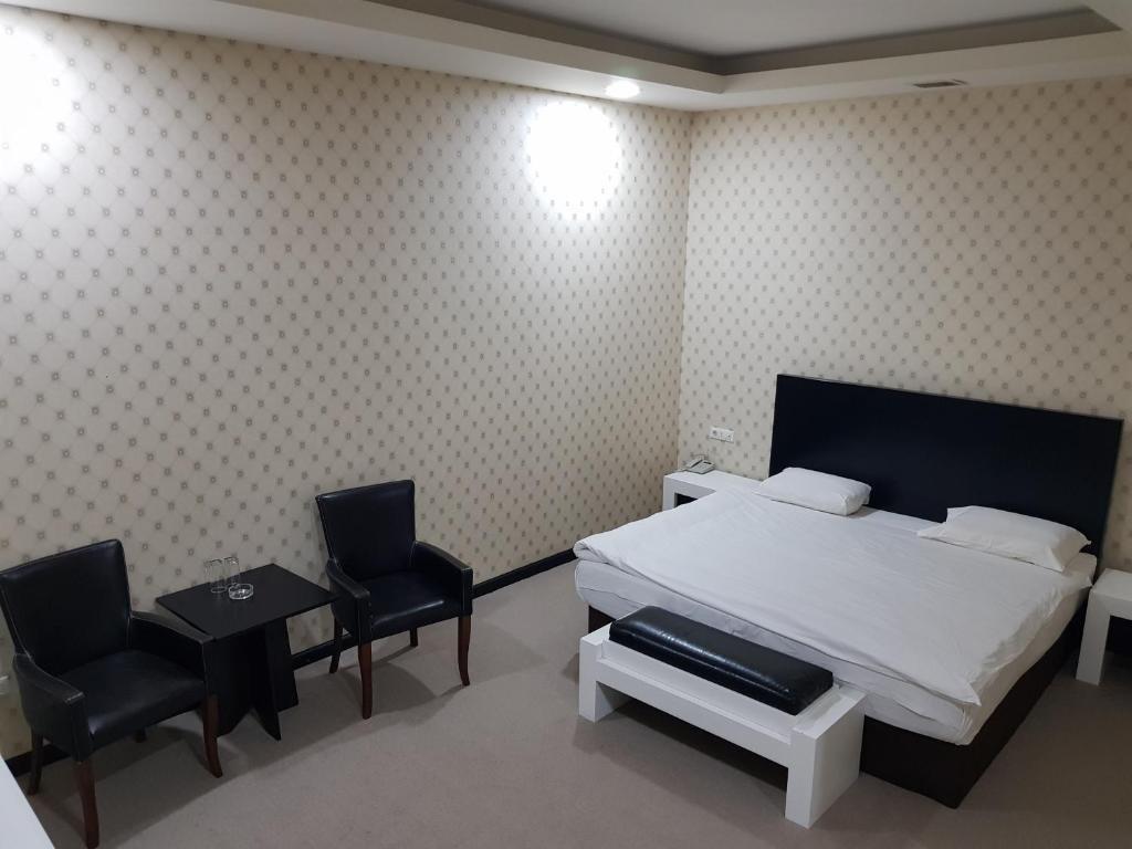 Cinema Plaza Hotel Bakoe Buitenkant foto