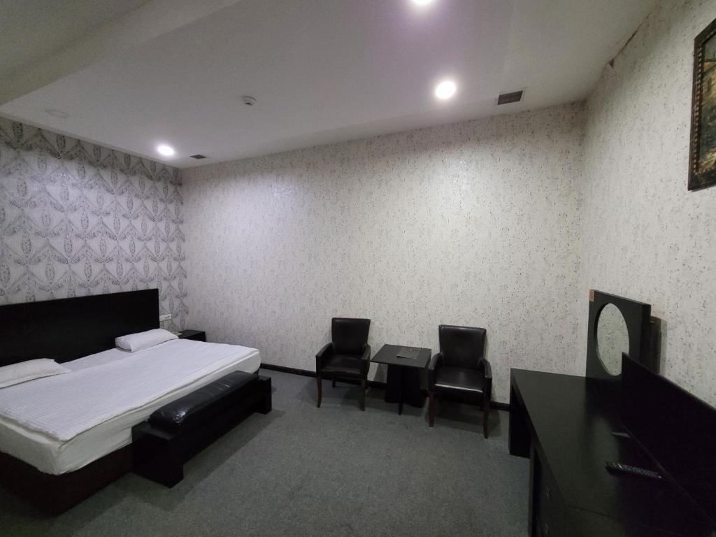 Cinema Plaza Hotel Bakoe Buitenkant foto