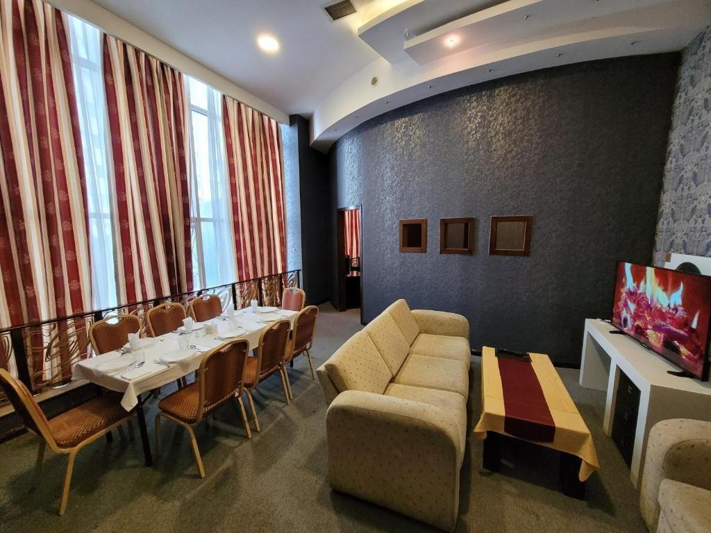 Cinema Plaza Hotel Bakoe Buitenkant foto
