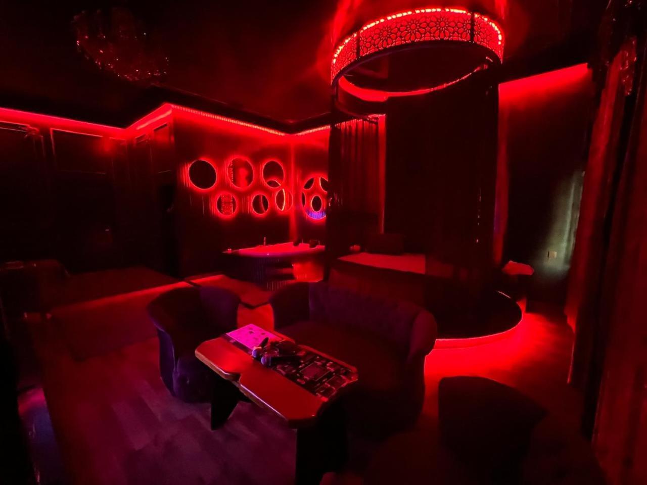 Cinema Plaza Hotel Bakoe Buitenkant foto