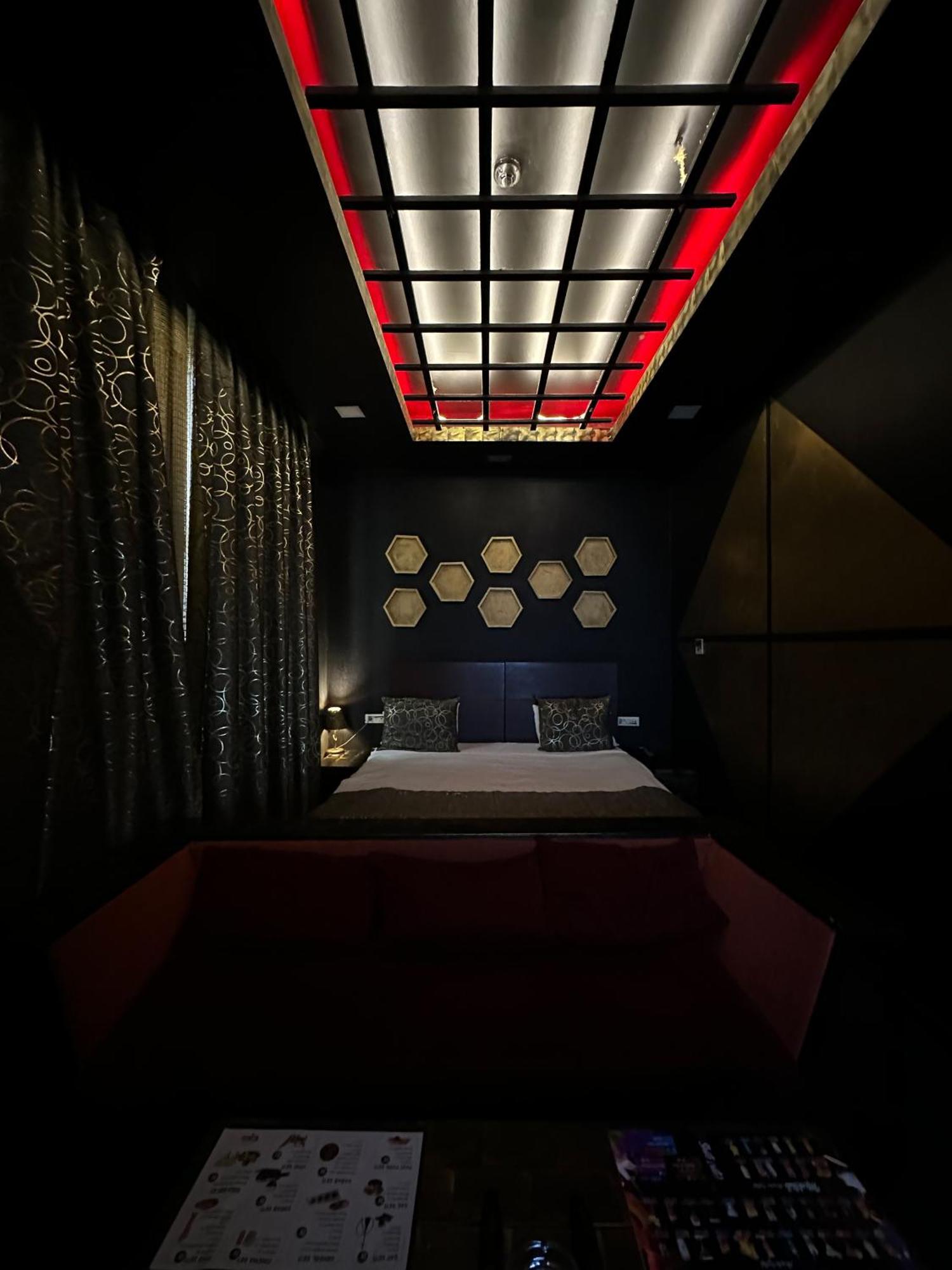 Cinema Plaza Hotel Bakoe Buitenkant foto