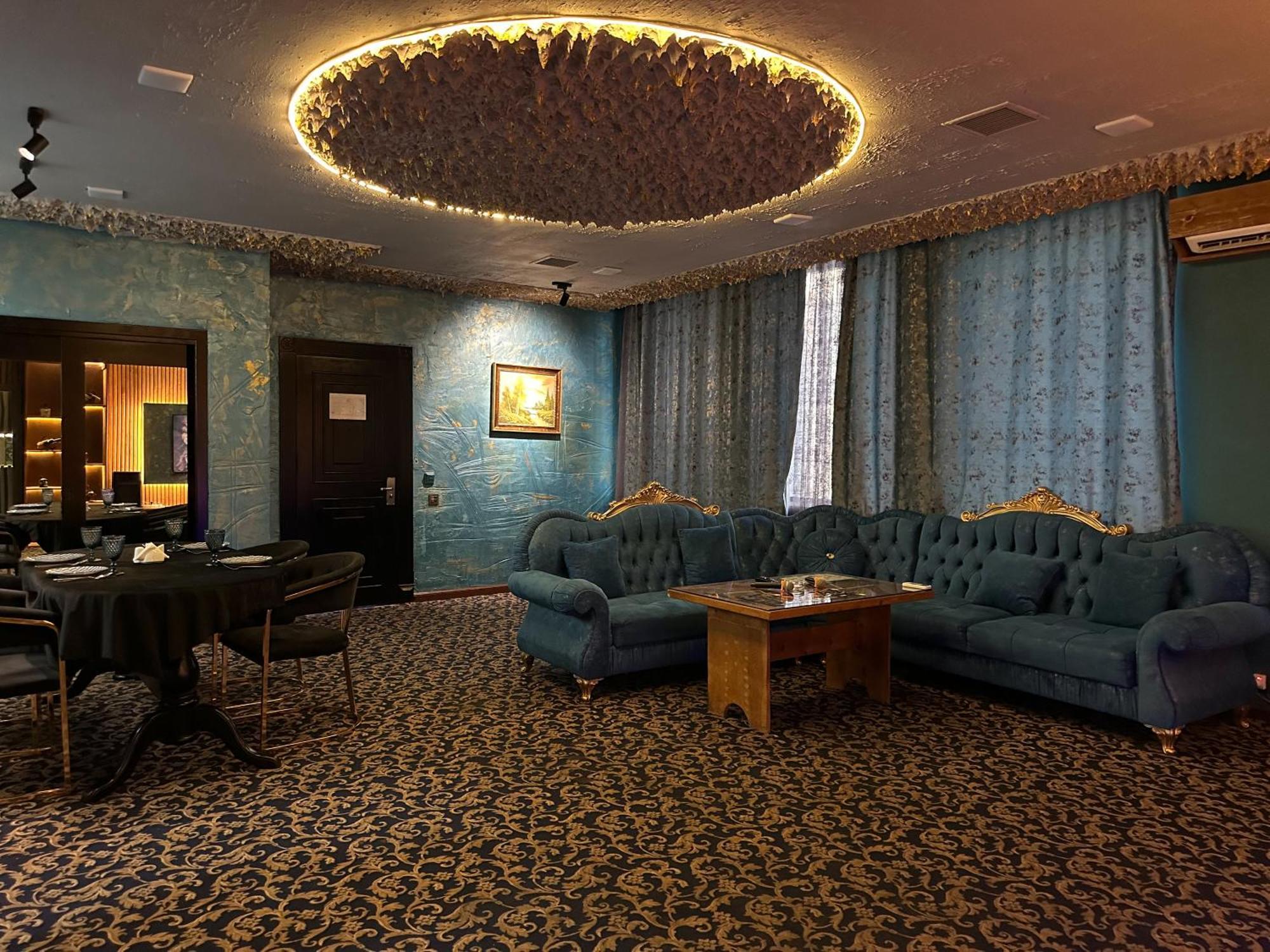 Cinema Plaza Hotel Bakoe Buitenkant foto