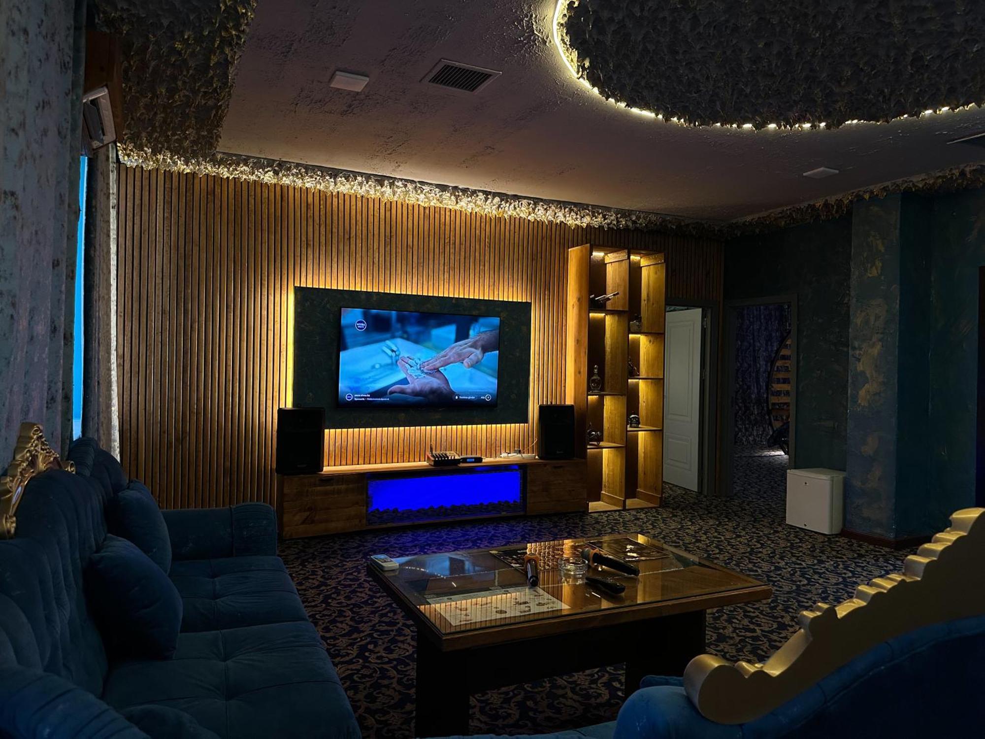 Cinema Plaza Hotel Bakoe Buitenkant foto