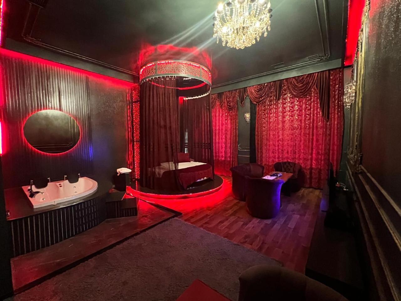 Cinema Plaza Hotel Bakoe Buitenkant foto