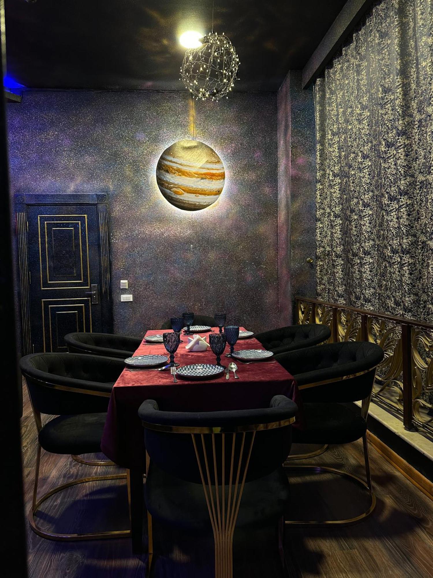 Cinema Plaza Hotel Bakoe Buitenkant foto
