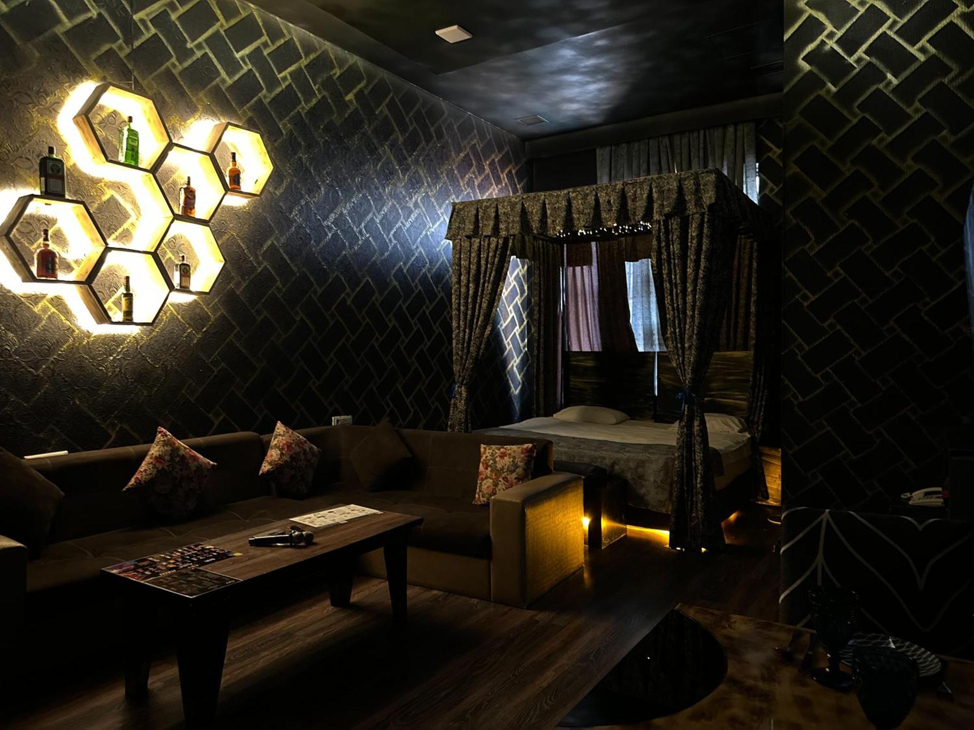 Cinema Plaza Hotel Bakoe Buitenkant foto