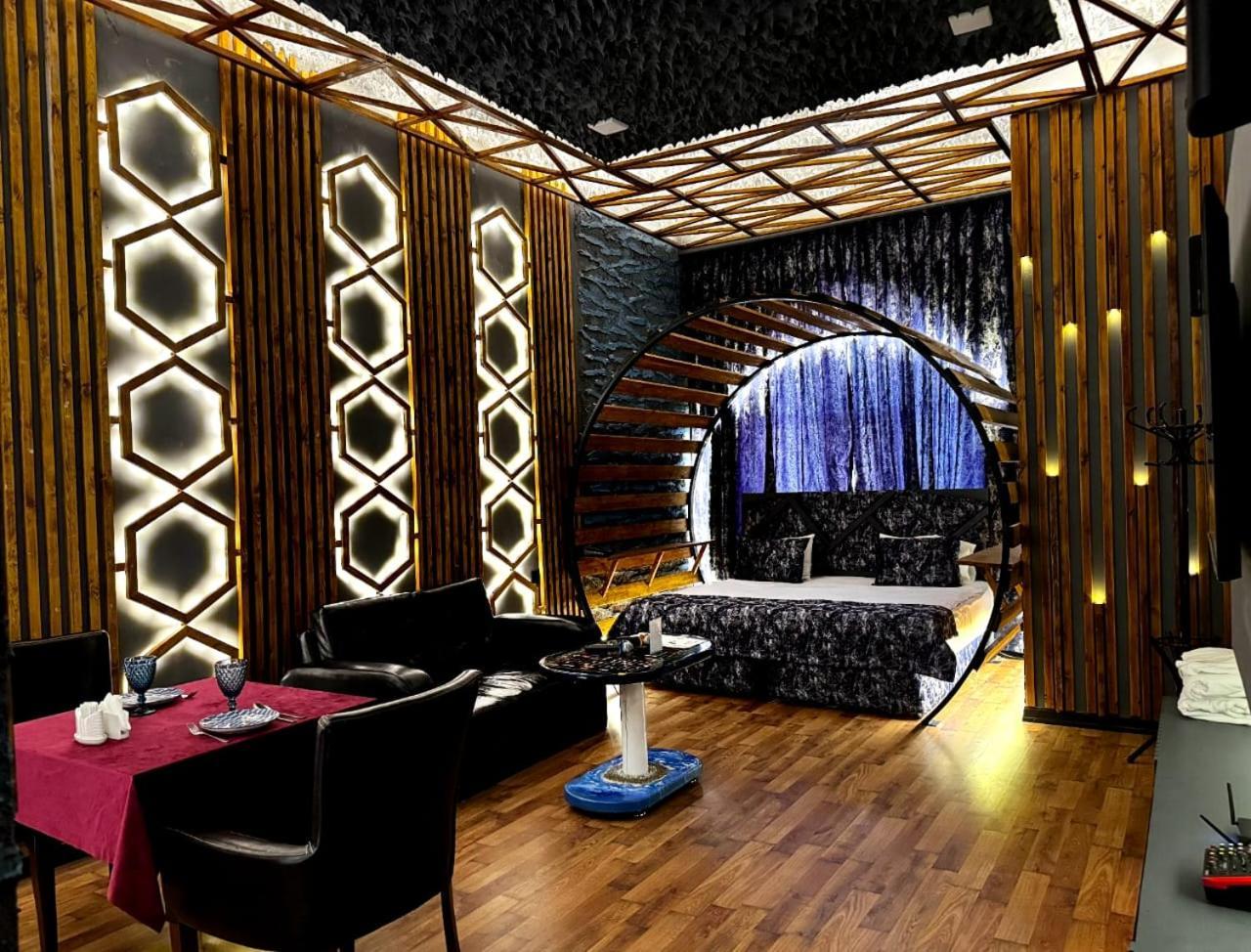Cinema Plaza Hotel Bakoe Buitenkant foto