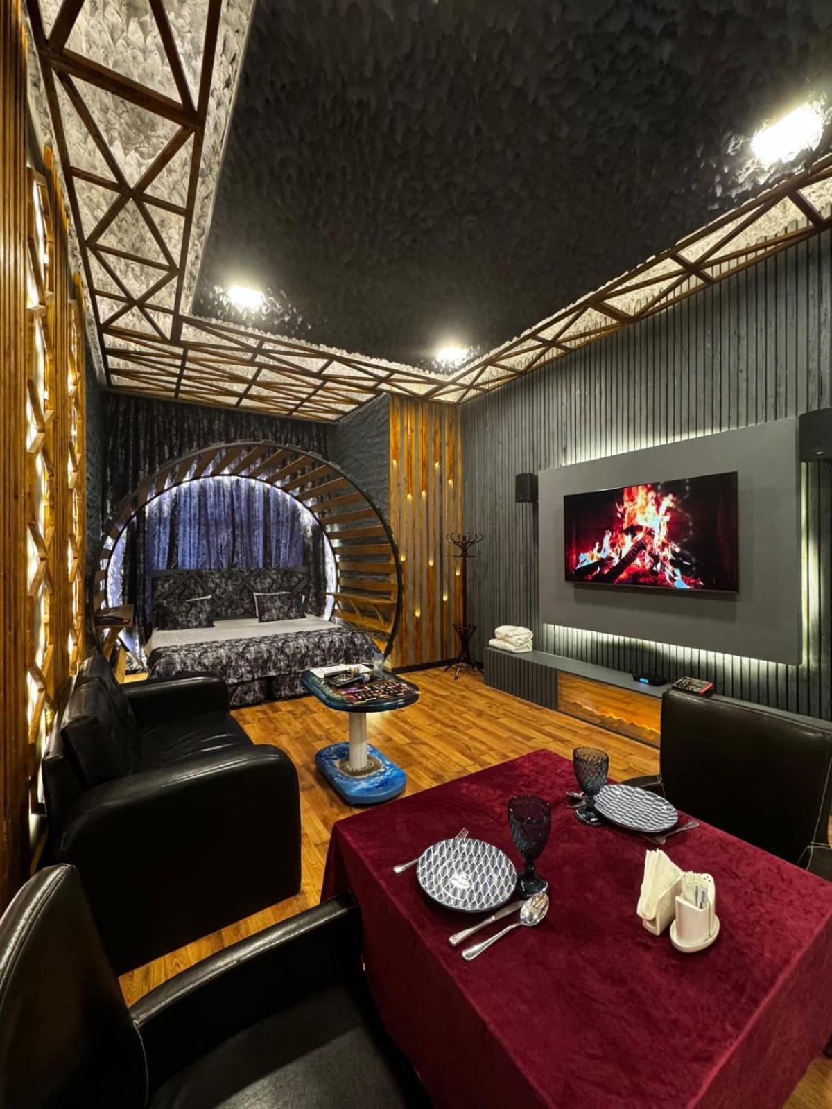 Cinema Plaza Hotel Bakoe Buitenkant foto